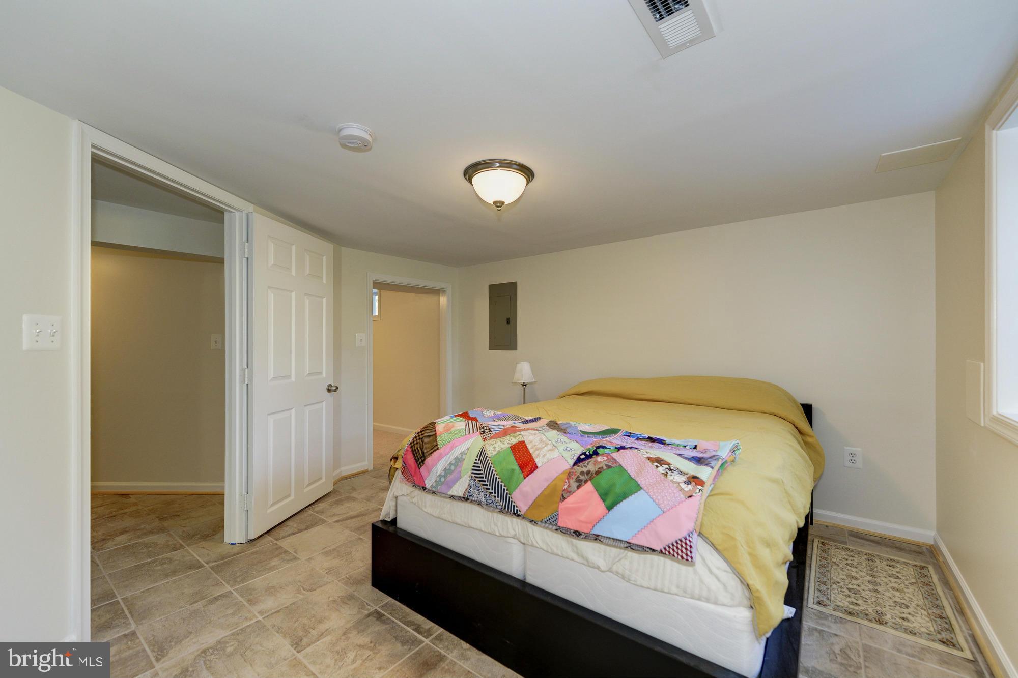 BROYHILL PARK - Residential