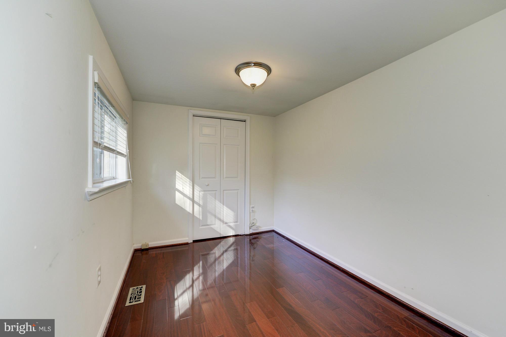 BROYHILL PARK - Residential