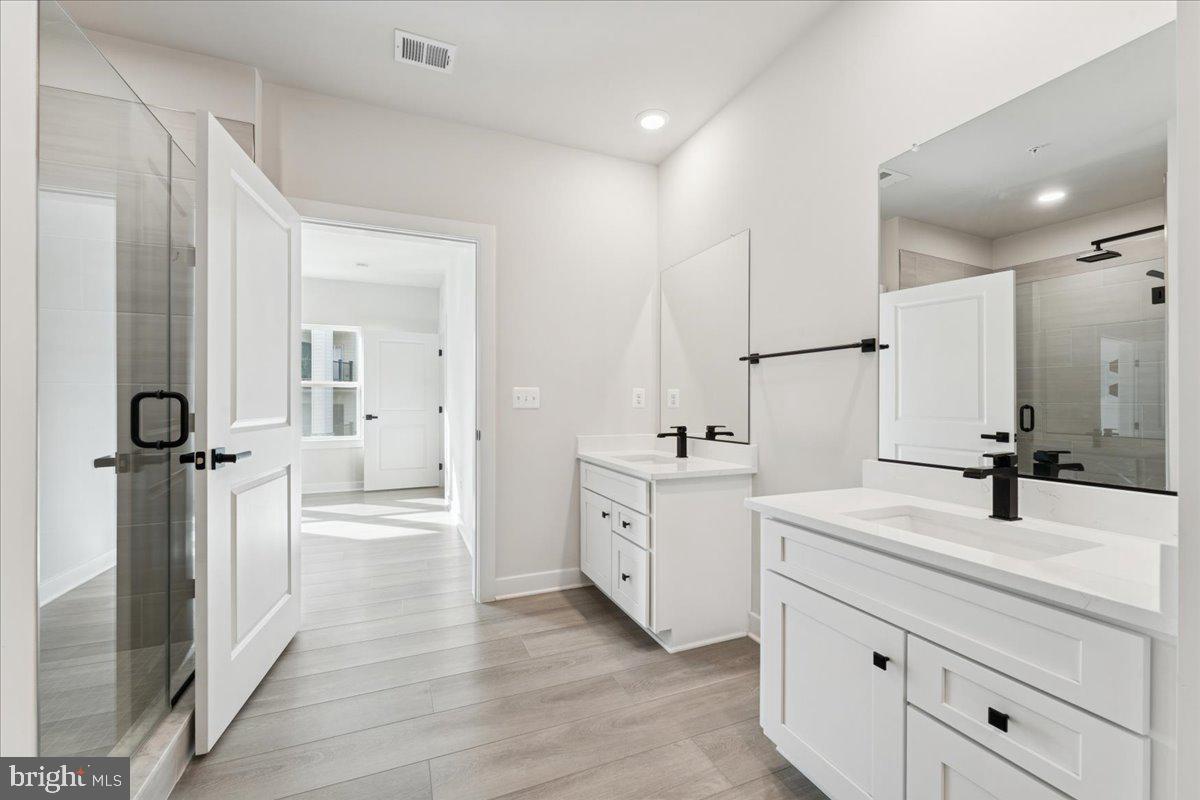 WOODLAND PARK STATION - Residential