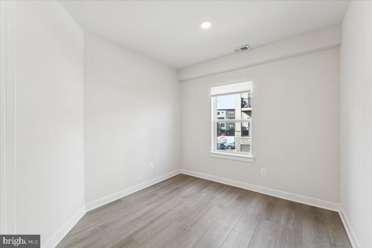 WOODLAND PARK STATION - Residential