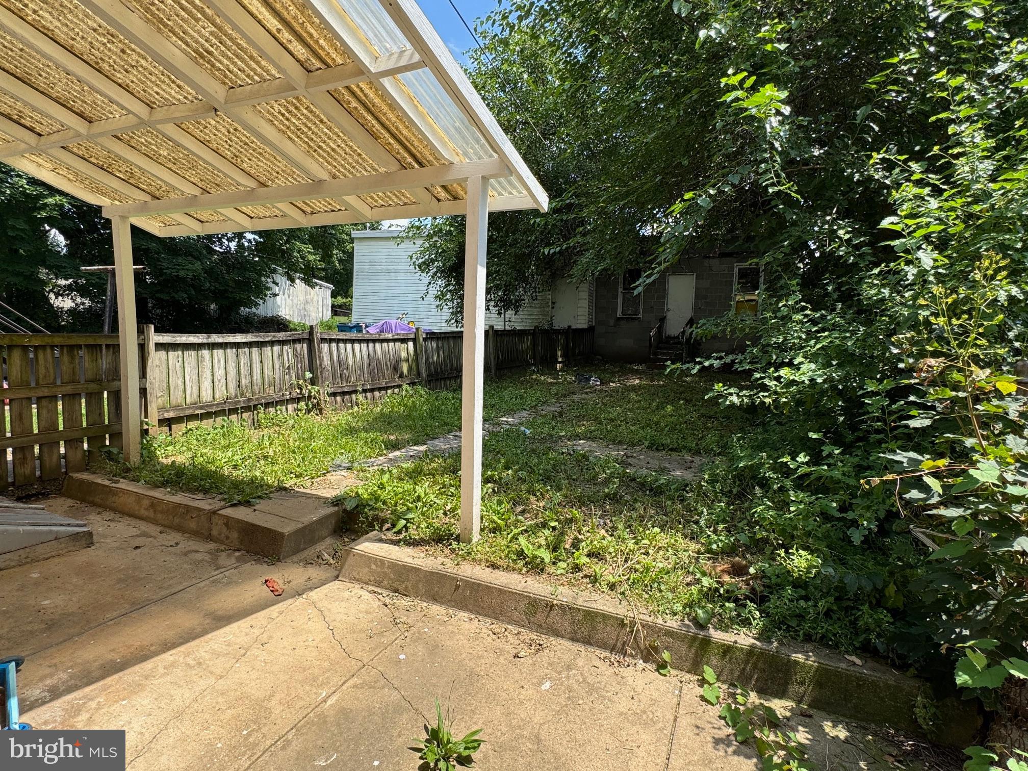 1564 W KING STREET
