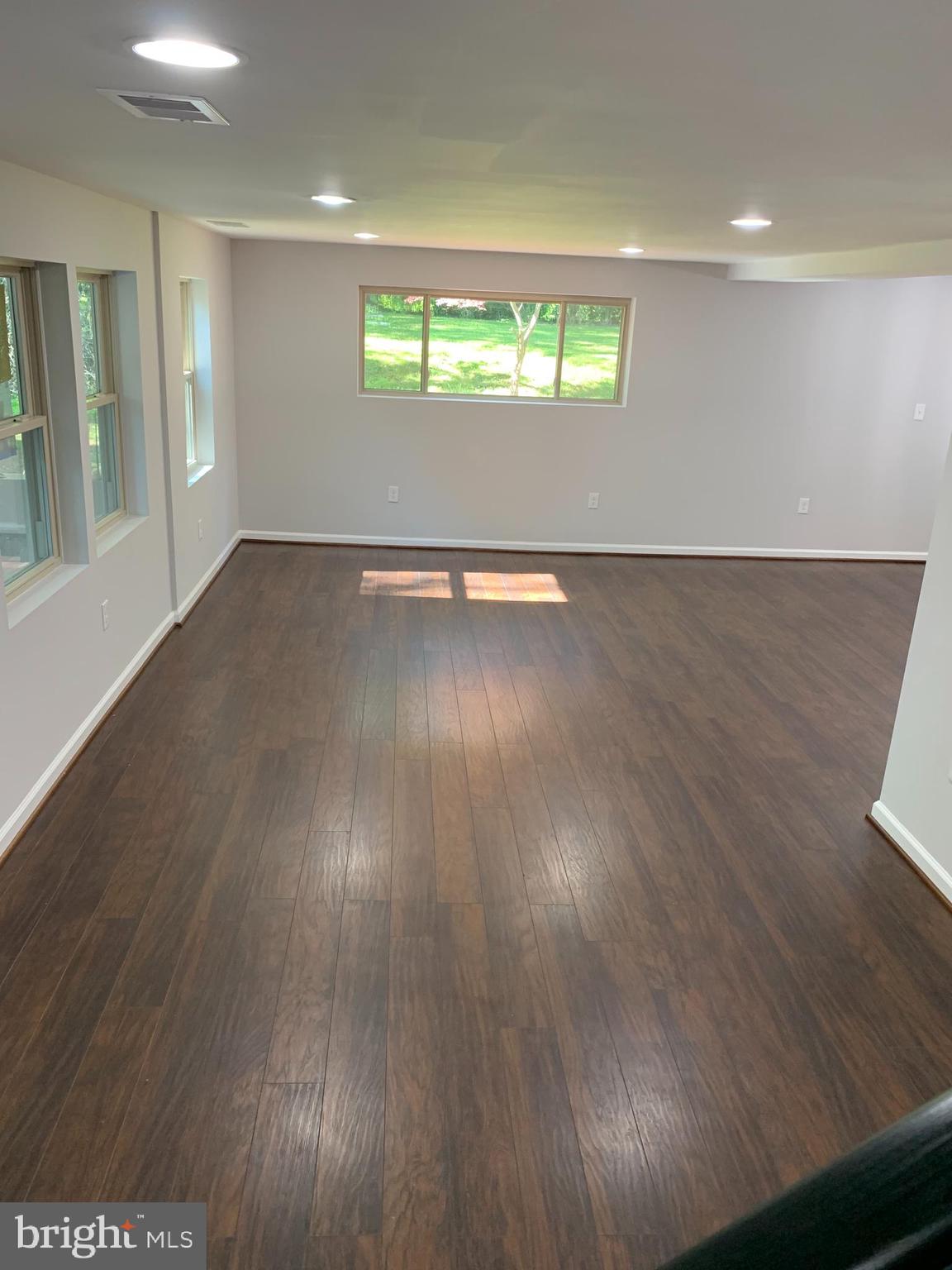 LAYTONSVILLE OUTSIDE - Residential