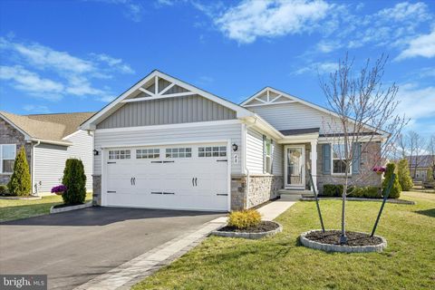 Homes For Sale - 48 Senators Way<br/> BERLIN, NJ 08009