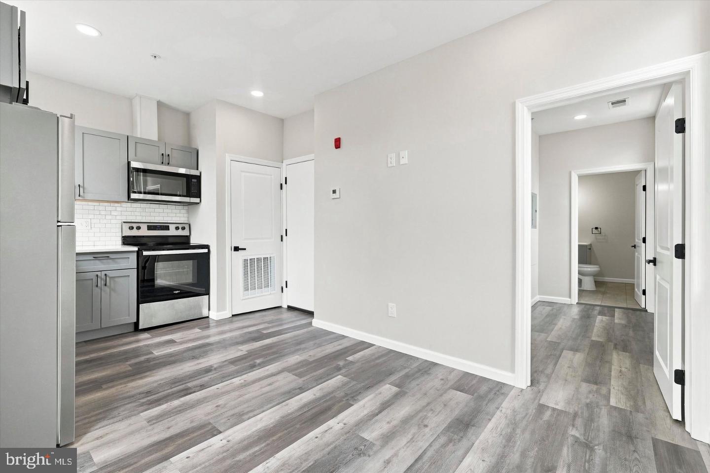 623 W OXFORD STREET 2F