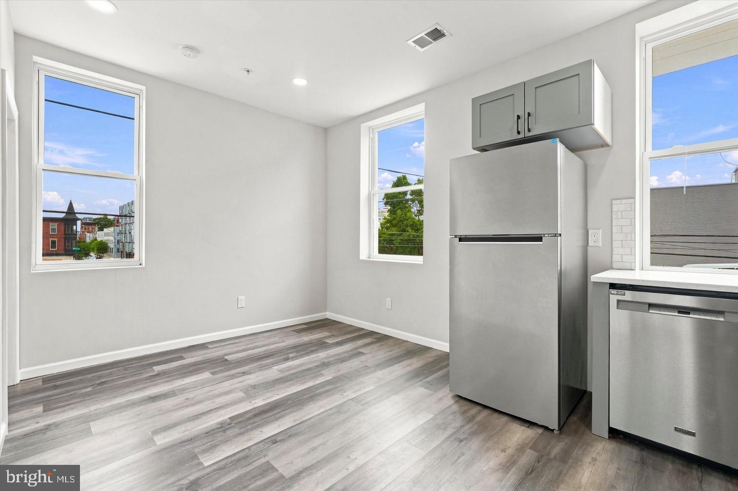 623 W OXFORD STREET 2F