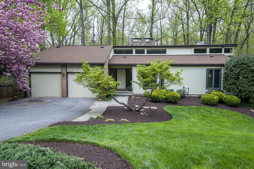 SUN-FILLED CONTEMPORARY OFFERS ONE LEVEL LIVING AT ITS FINEST! 5BR/3BA INCL MSTR STE W W/I CLOSET & EN-SUITE BA. UPDATED KIT W GRANITE  & STAINLESS OPEN TO FAM RM. LIVING RM W CATHEDRAL CEILING & SOARING CENTER STONE FPL & WALLS OF WINDOWS. W/O LL W HUGE REC RM W STONE FPL, 2 BRS OR OFFICE & SAUNA. DECK & PATIO SPACE GALORE, FAB LVL FENCED YD BACKS TO WOODED COMMON AREA.
