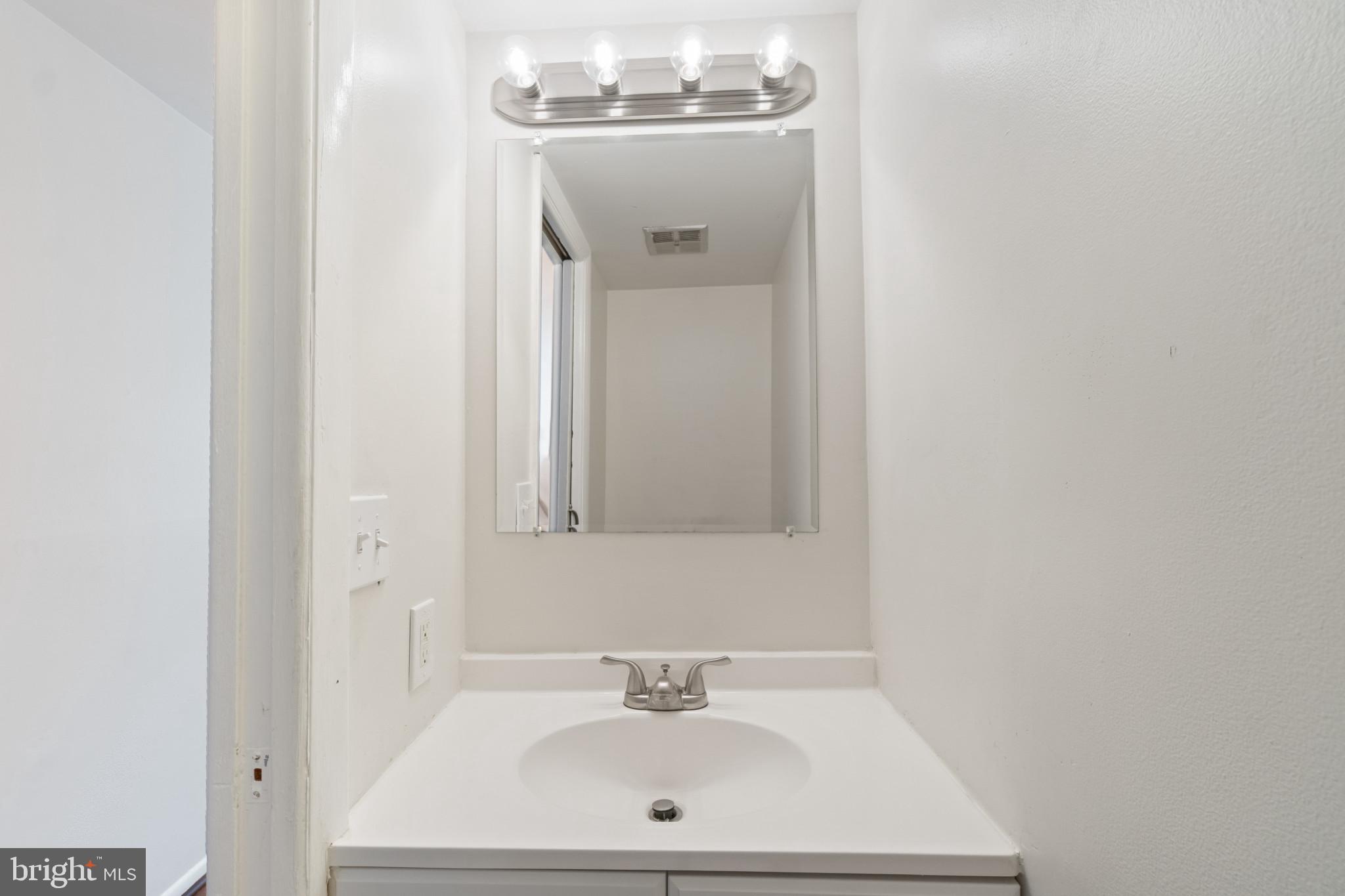 DUTCH GLEN - Residential Lease