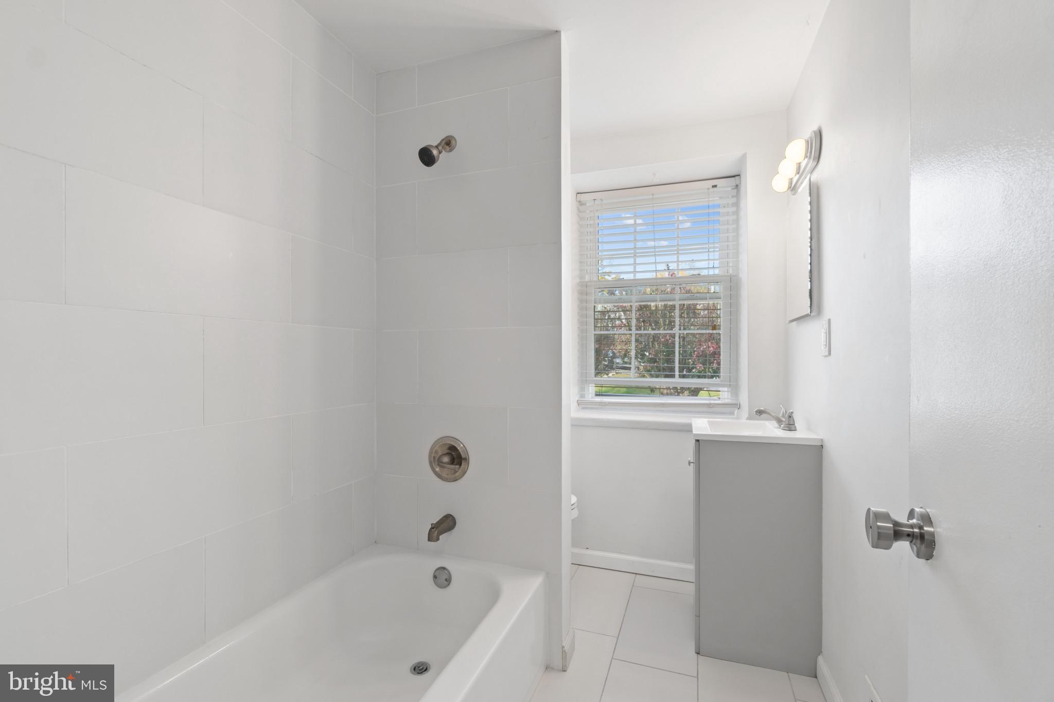 DUTCH GLEN - Residential Lease