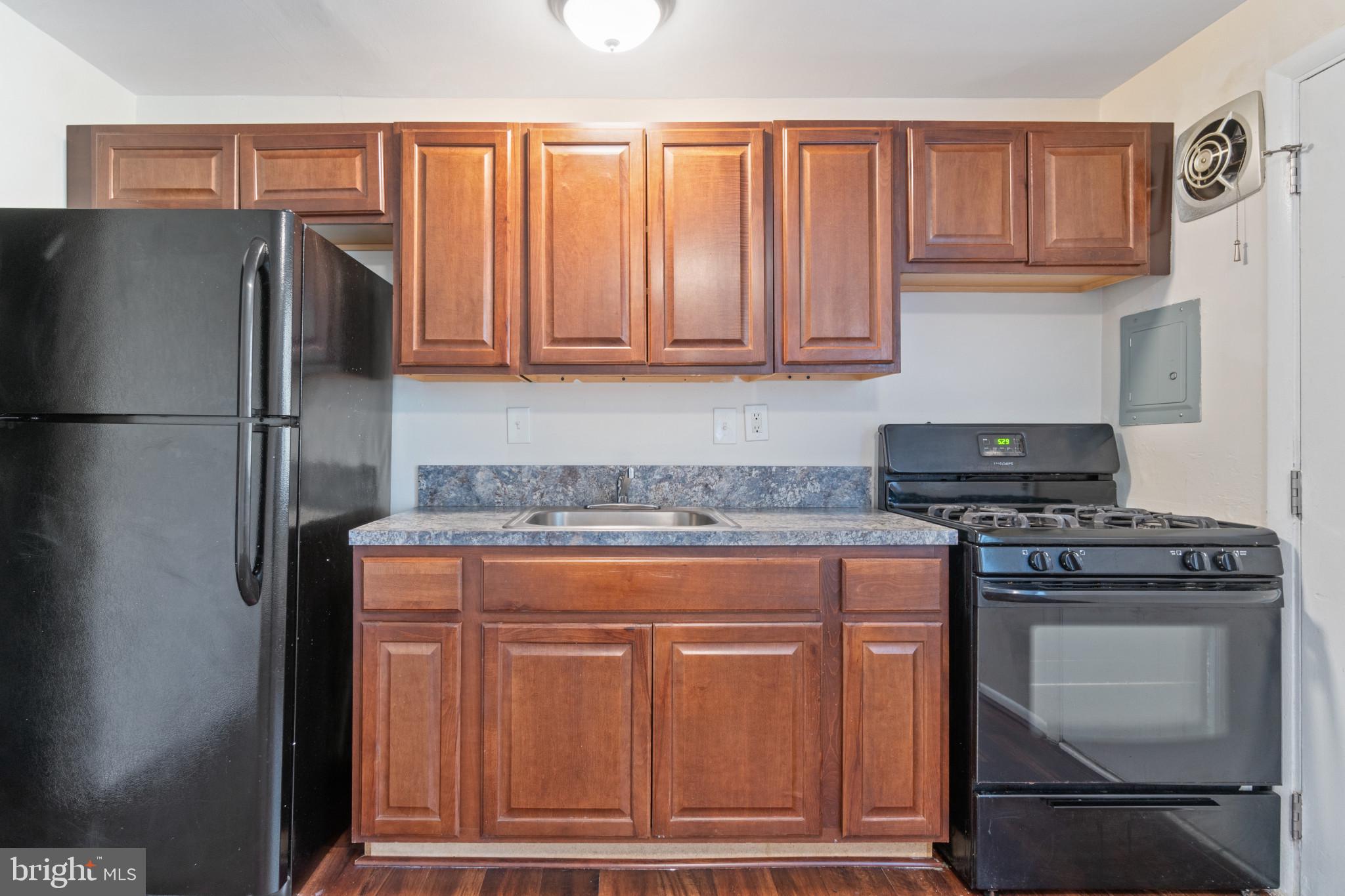 DUTCH GLEN - Residential Lease