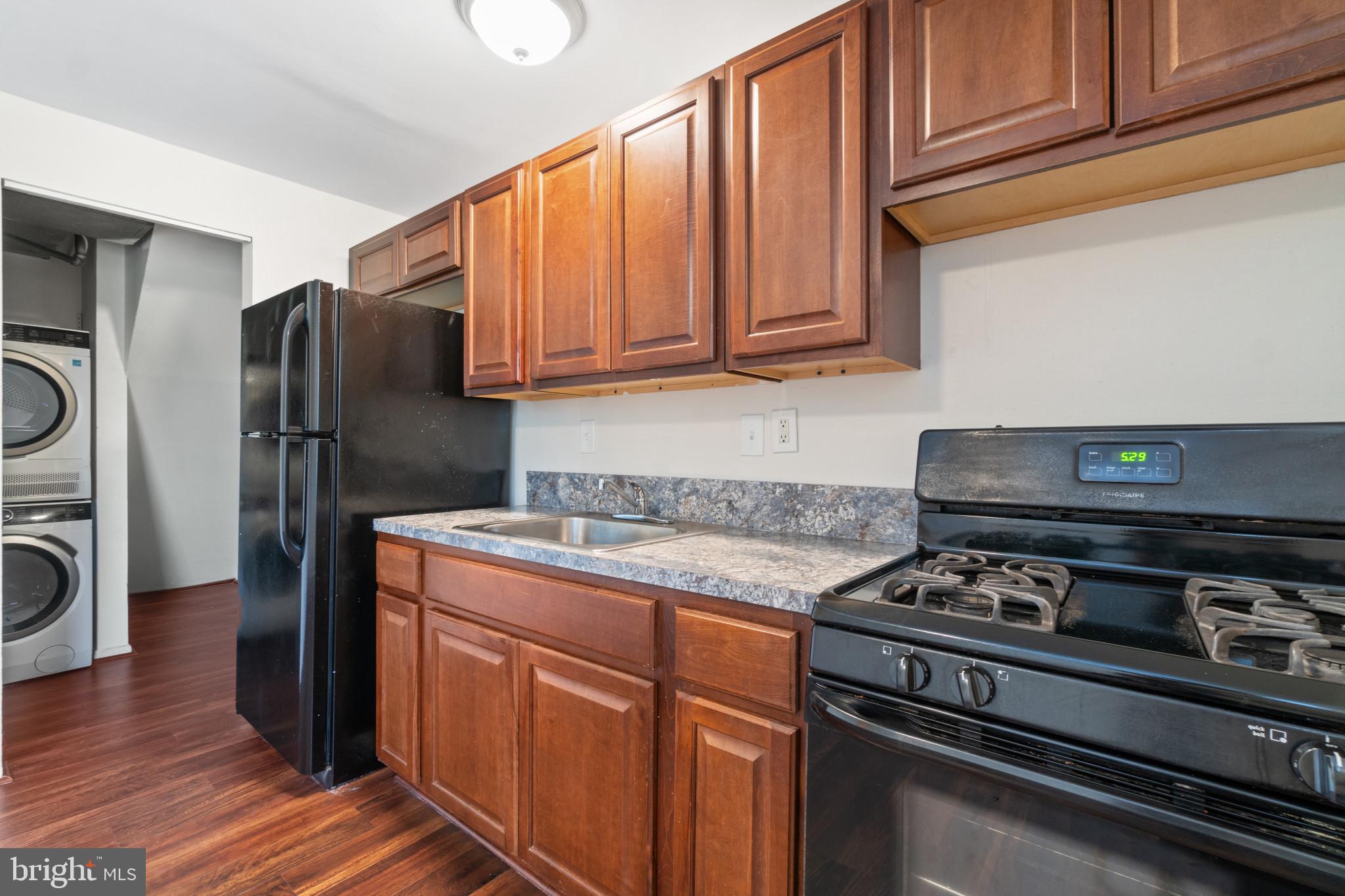 DUTCH GLEN - Residential Lease