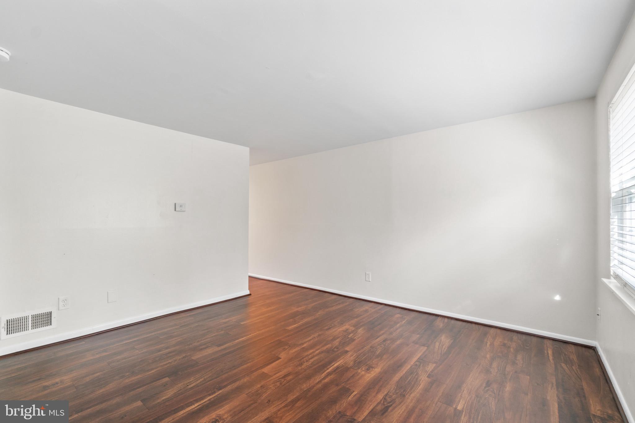 DUTCH GLEN - Residential Lease