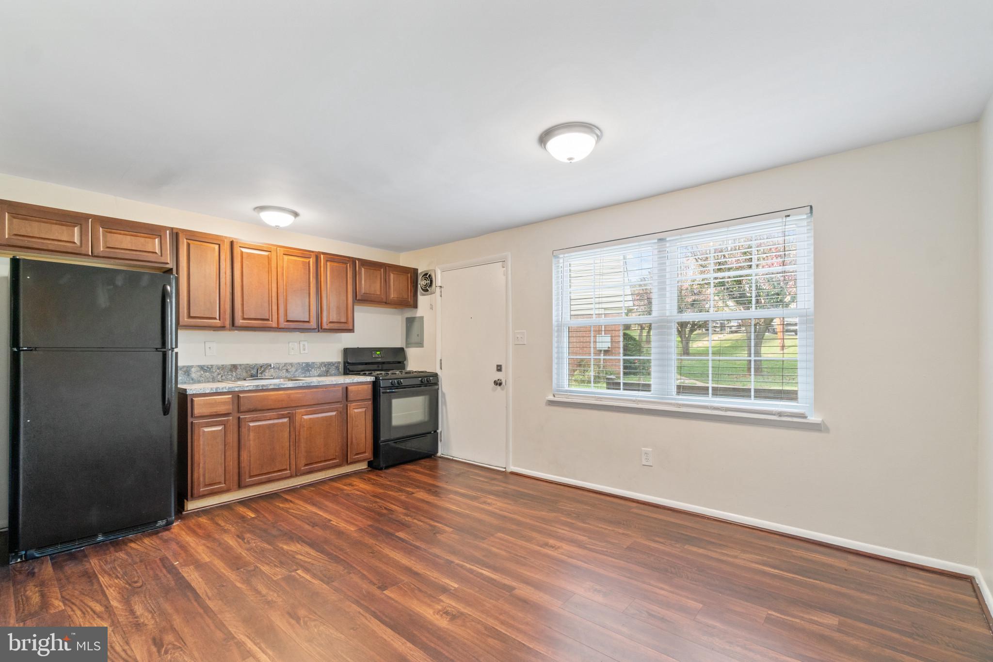 DUTCH GLEN - Residential Lease