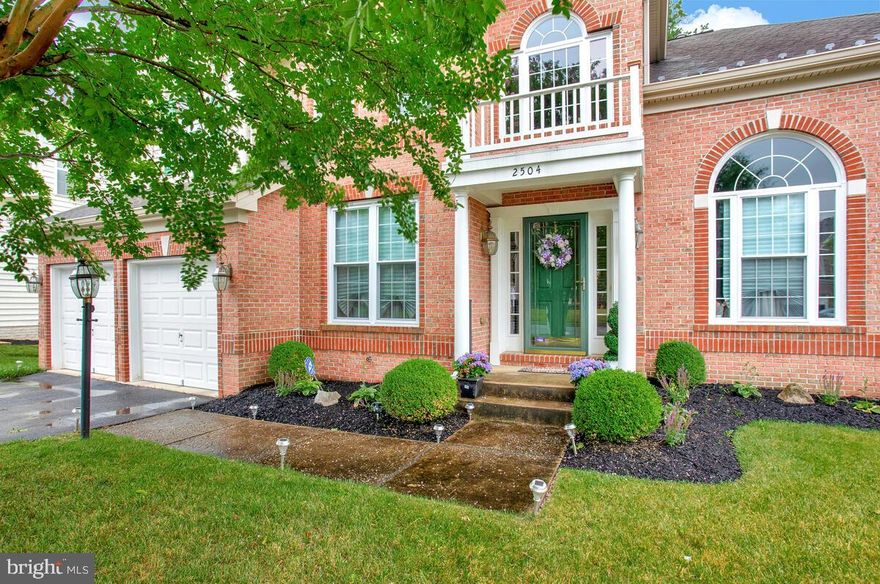 Welcome to your dream home! This stunning 5-bed, 3.5-bath house on a cul-de-sac offers an open concept floorplan, open kitchen, a cozy fireplace in the living room, and an additional office on the main level. Upstairs, oversized bedrooms provide ample storage, while the owner's suite features separate walk-in closets and a luxurious en-suite bath. The walkout basement is fully finished with a fifth bedroom and entertainment space. Enjoy the composite deck and landscaped backyard backing to greenspace. Don't miss out on this incredible home!