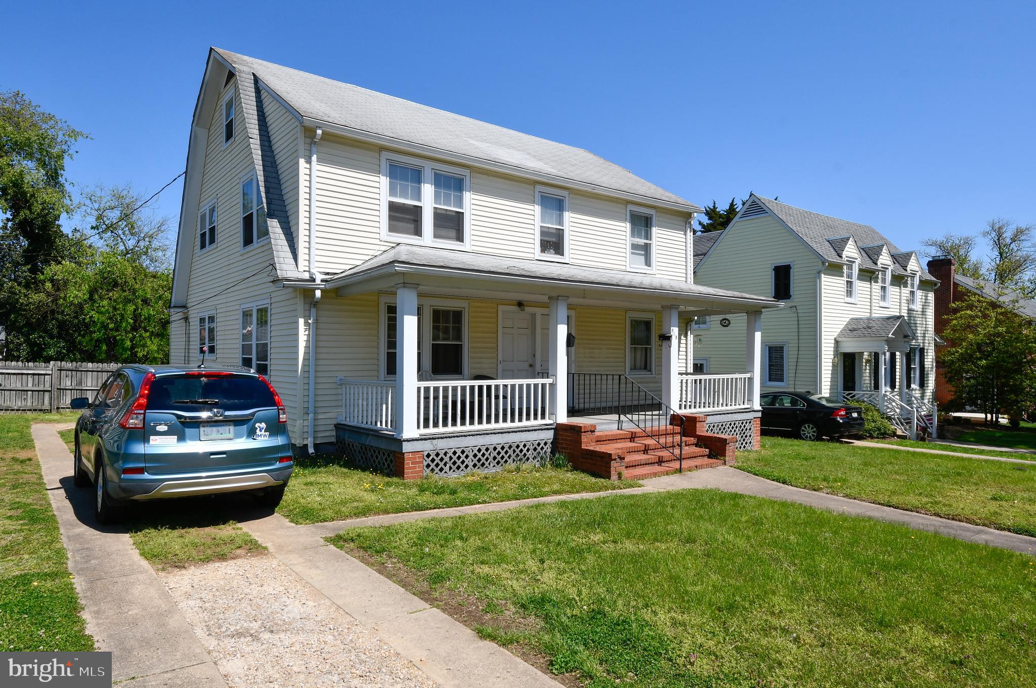 BELOW THE COLLEGE - Residential