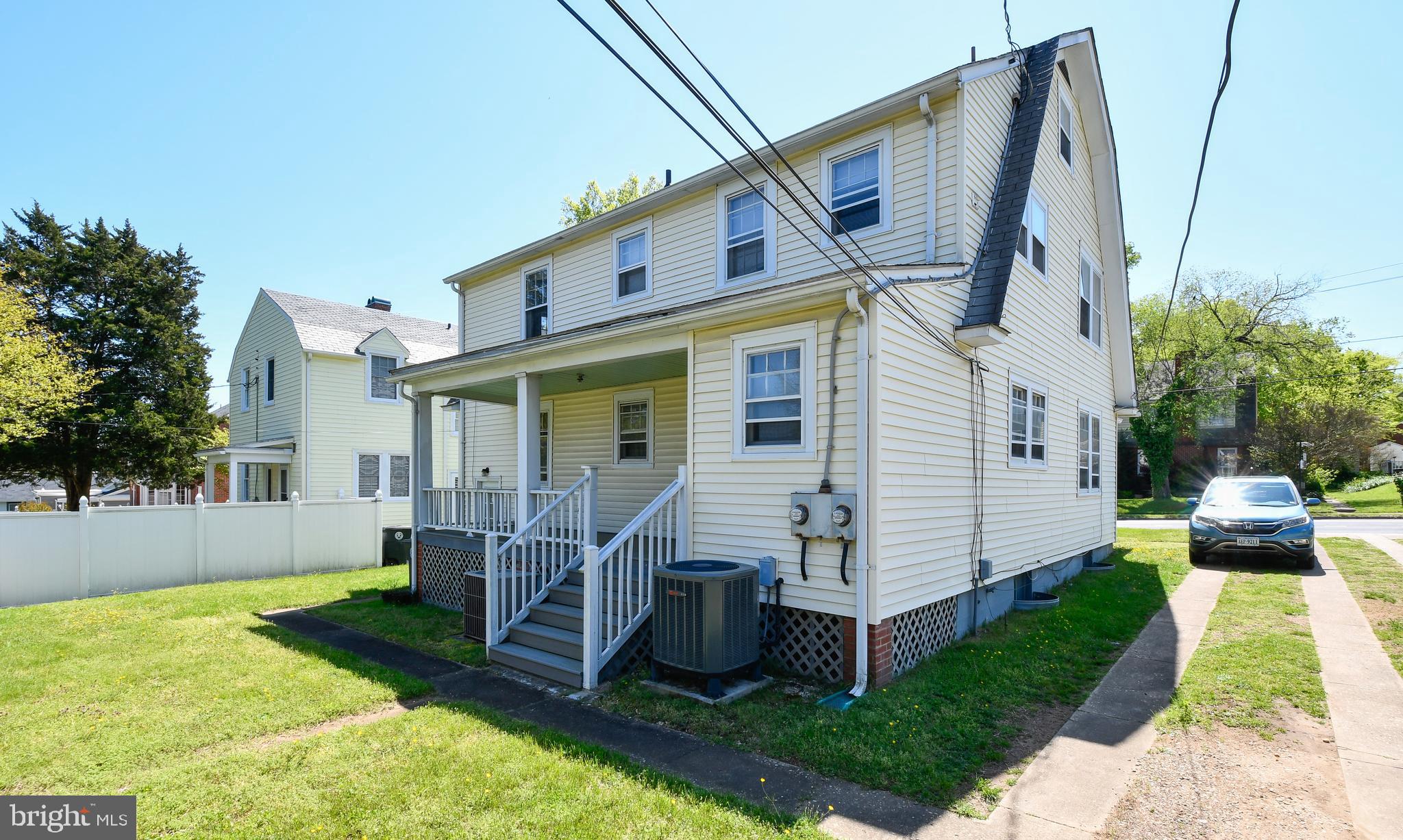 BELOW THE COLLEGE - Residential