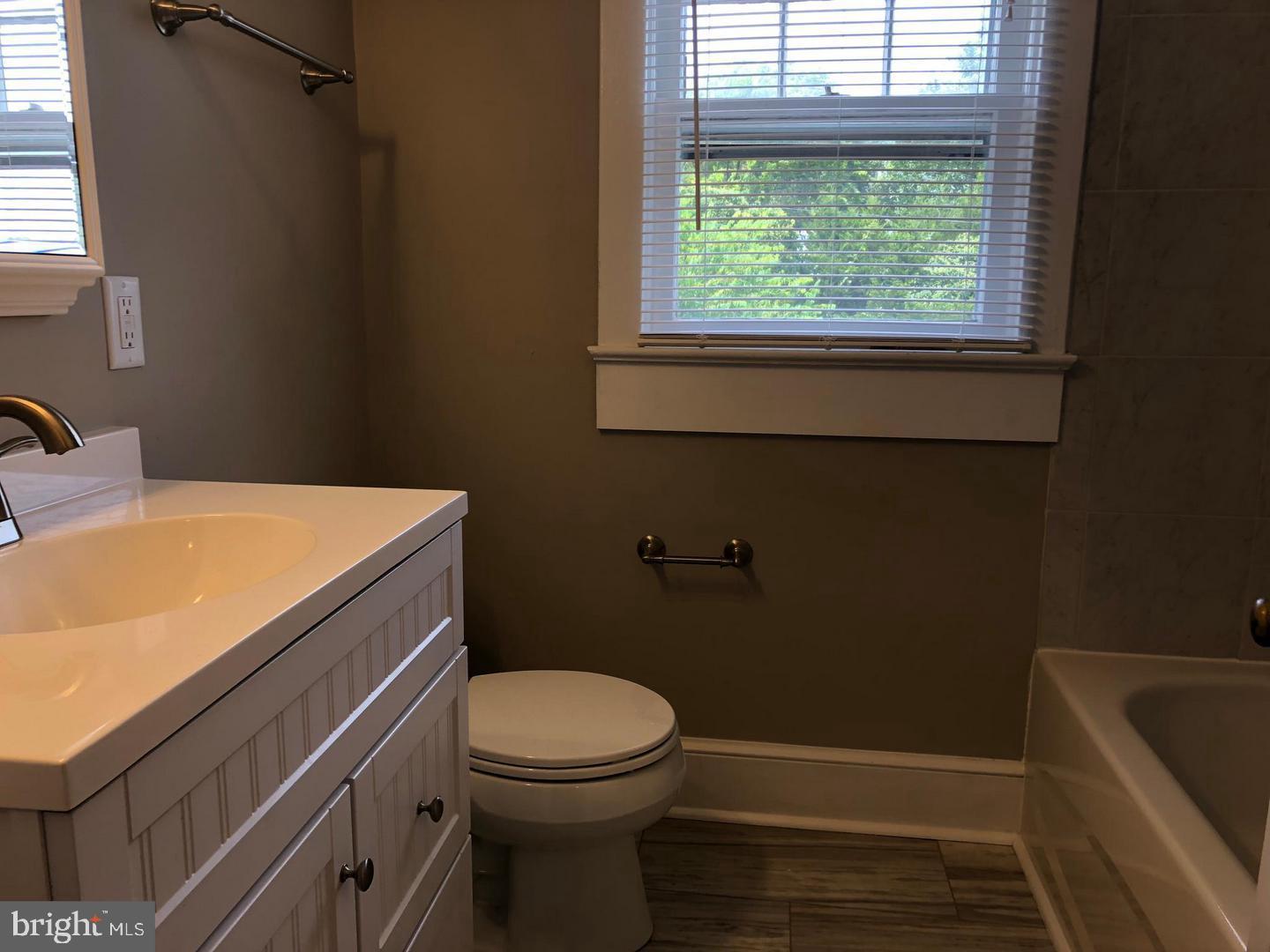 BELOW THE COLLEGE - Residential