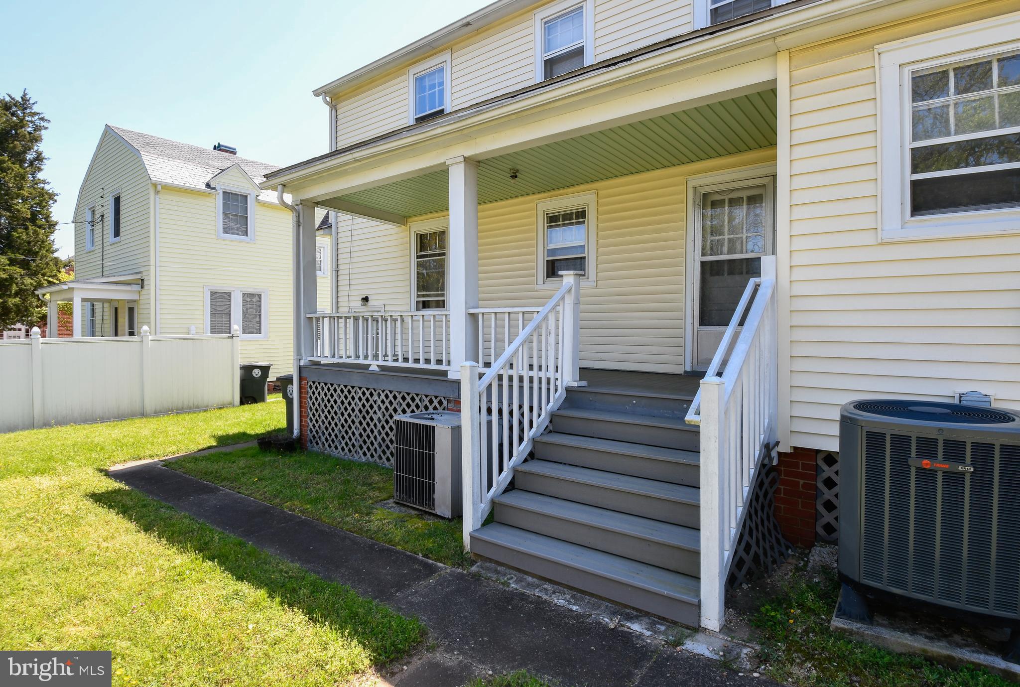 BELOW THE COLLEGE - Residential