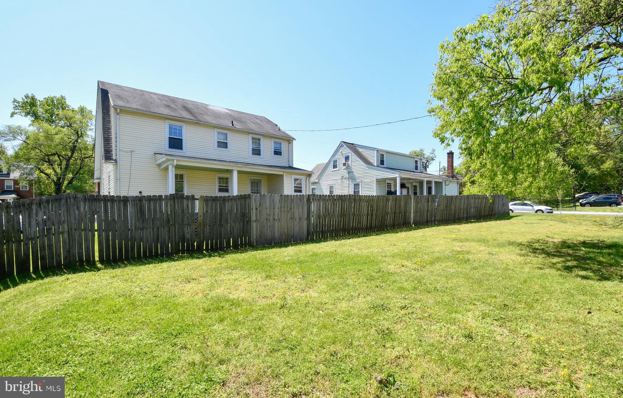 BELOW THE COLLEGE - Residential