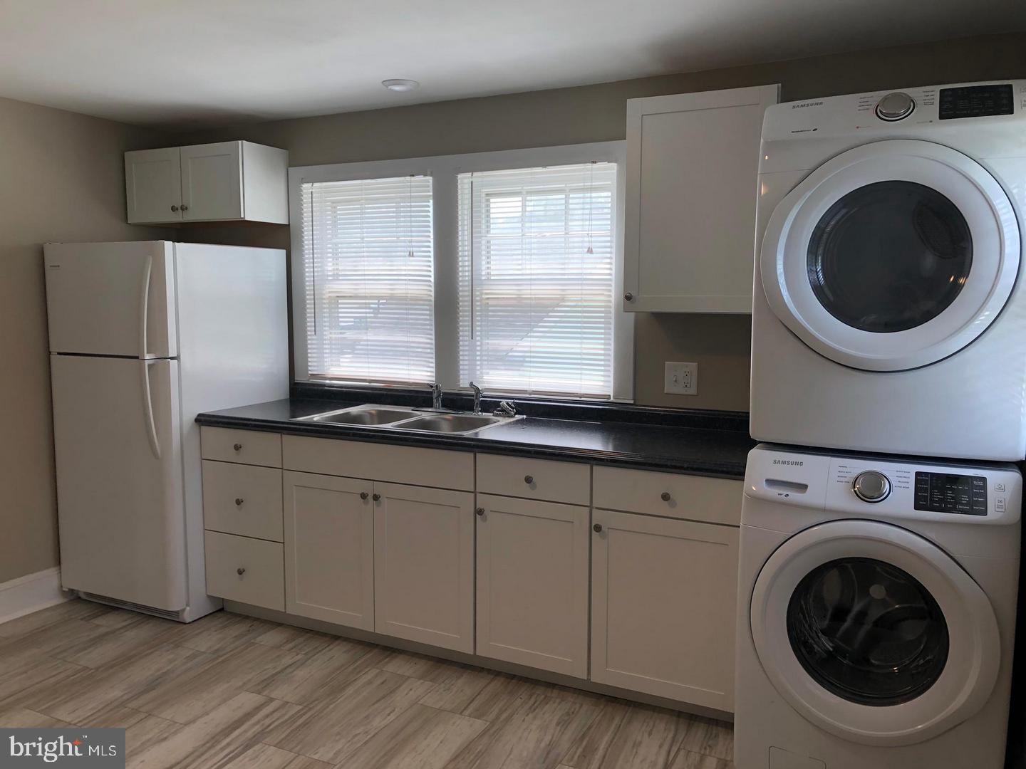 BELOW THE COLLEGE - Residential