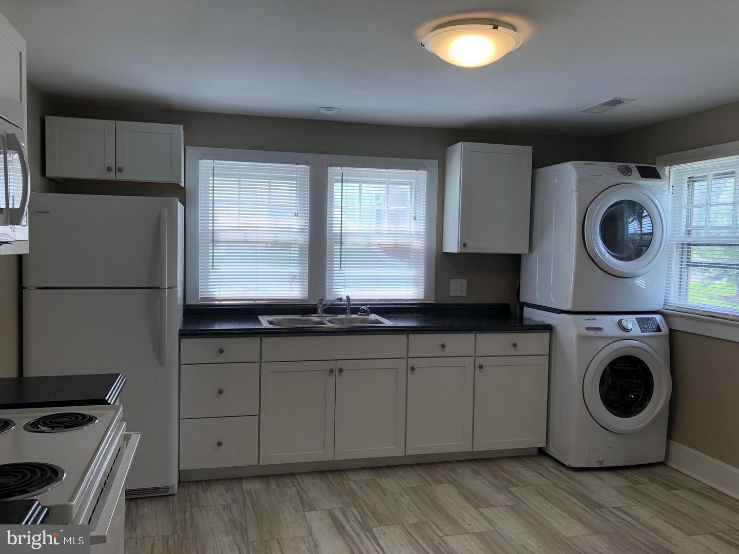 BELOW THE COLLEGE - Residential