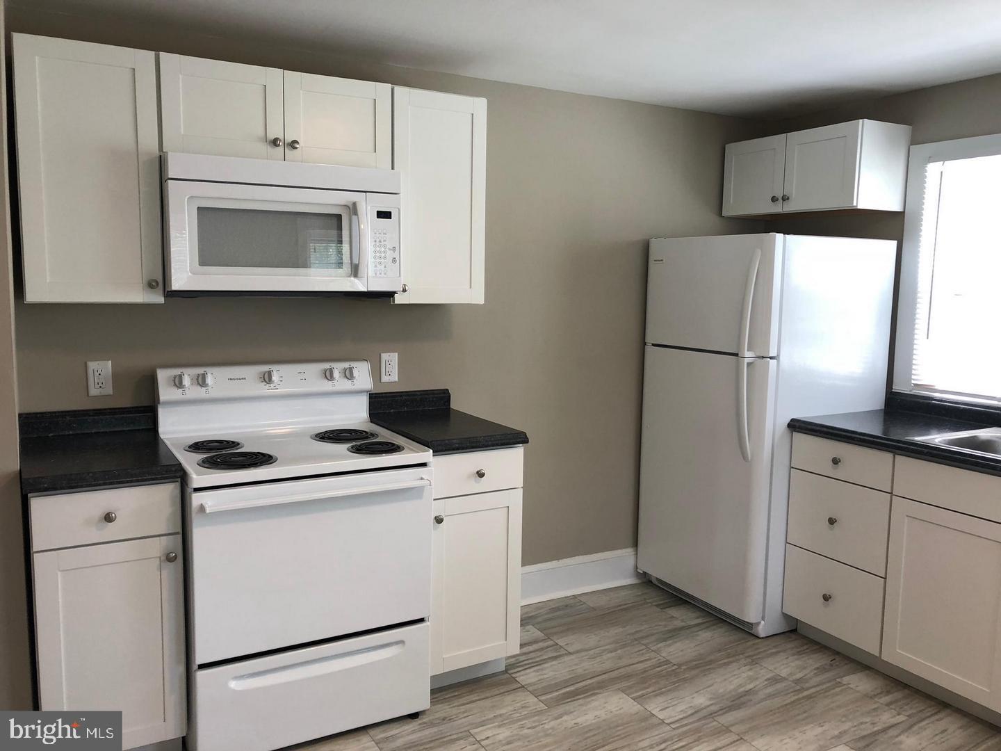 BELOW THE COLLEGE - Residential