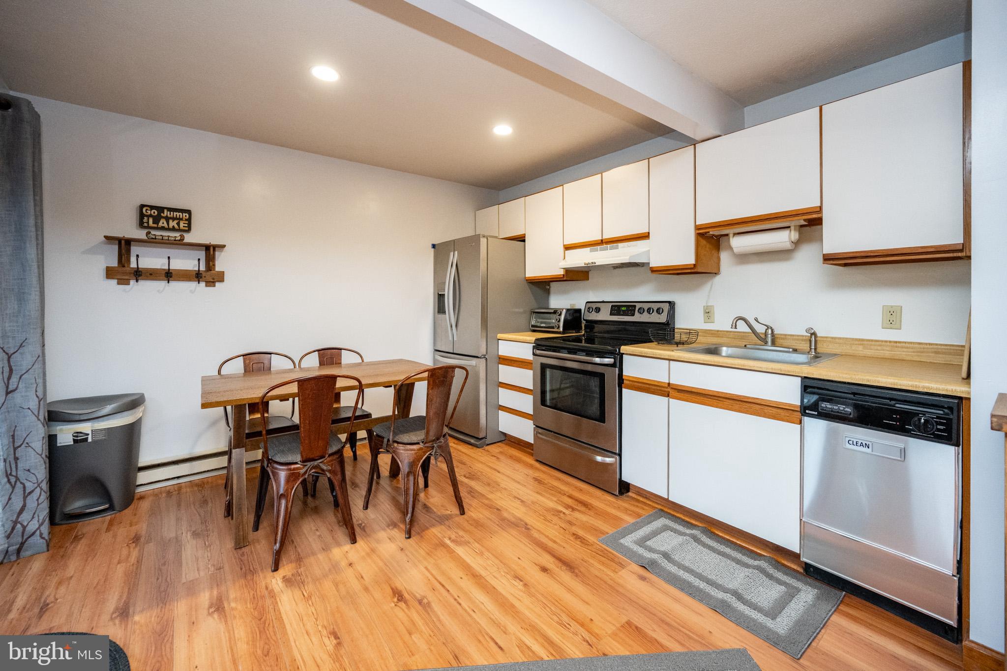 TRADERS LANDING - Residential