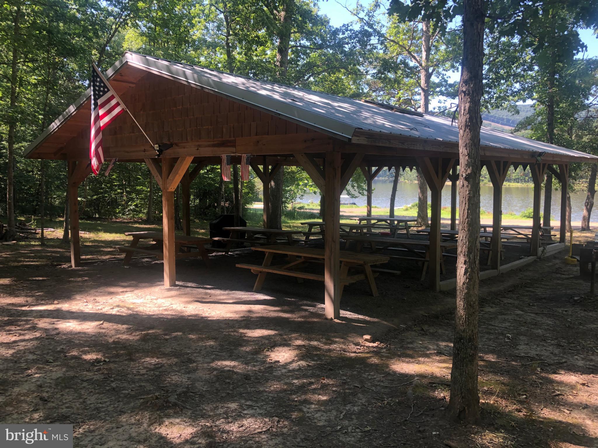 LAKE FERNDALE - Land