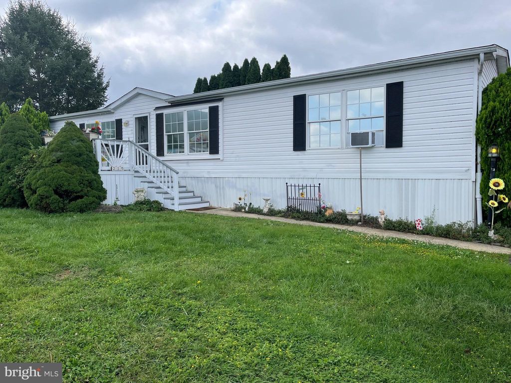 Photo of 215 Longwood Court W, LANCASTER, PA 17603 (MLS # PALA2087022)