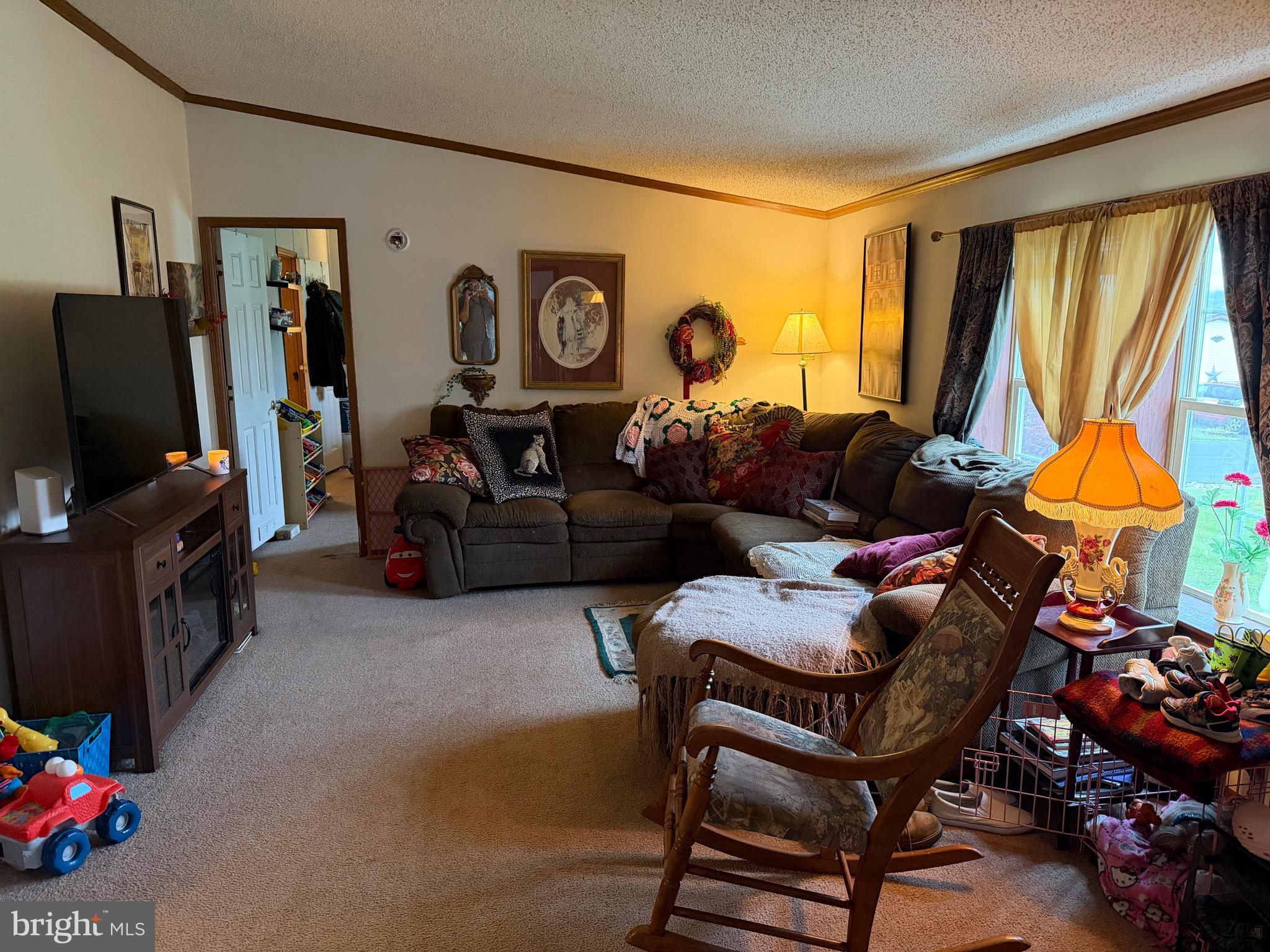 215 LONGWOOD COURT W