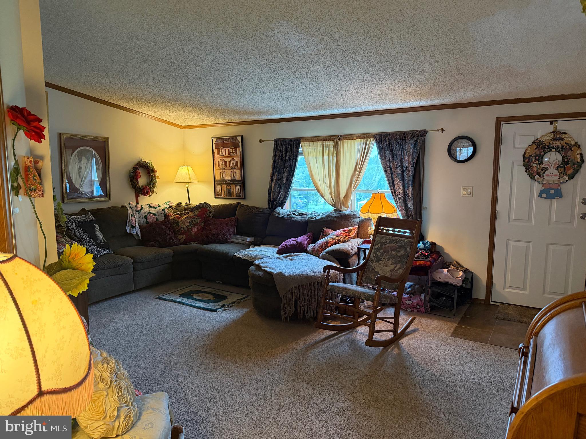 215 LONGWOOD COURT W