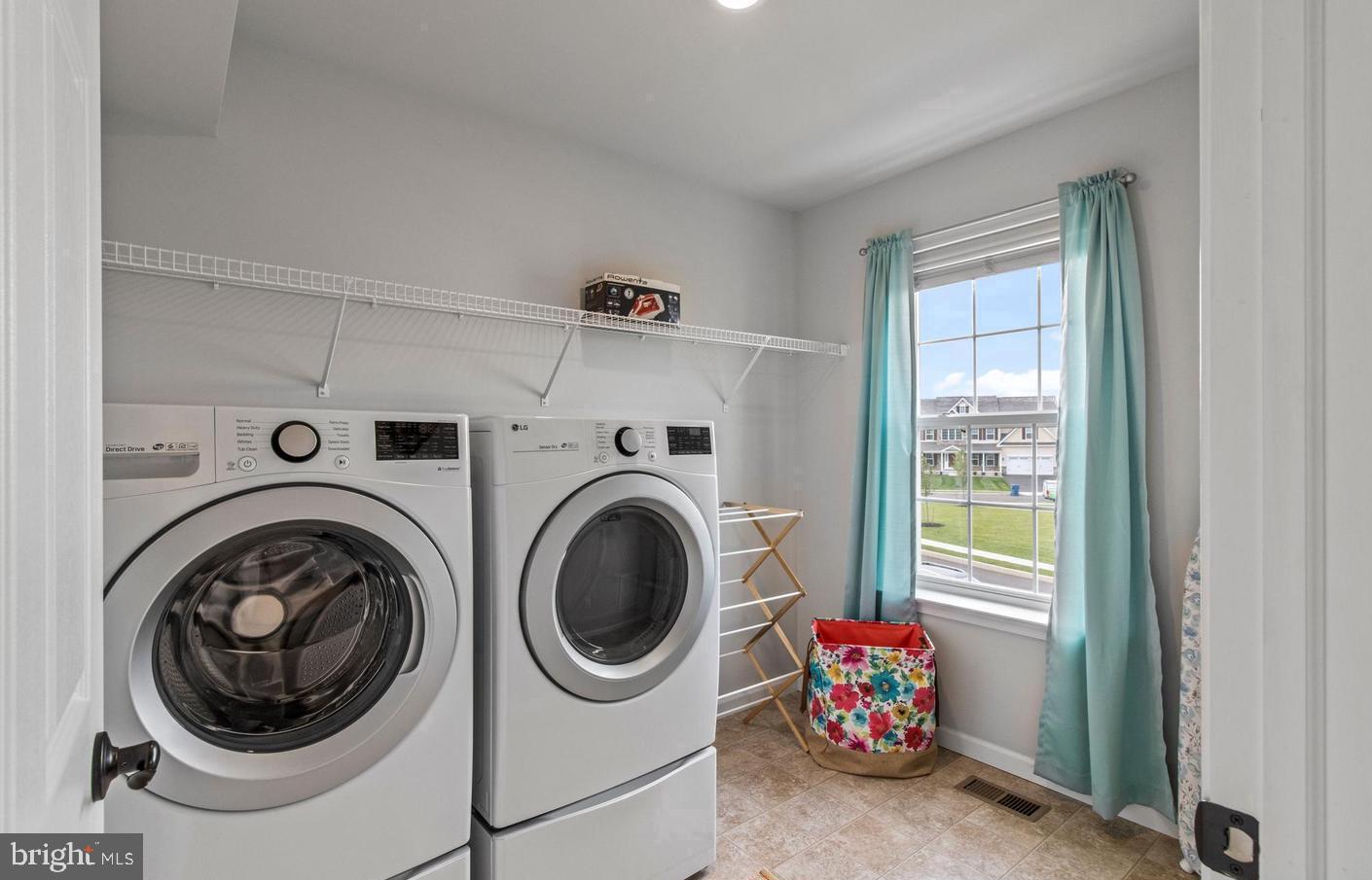 LINCOLN WOODS - Residential