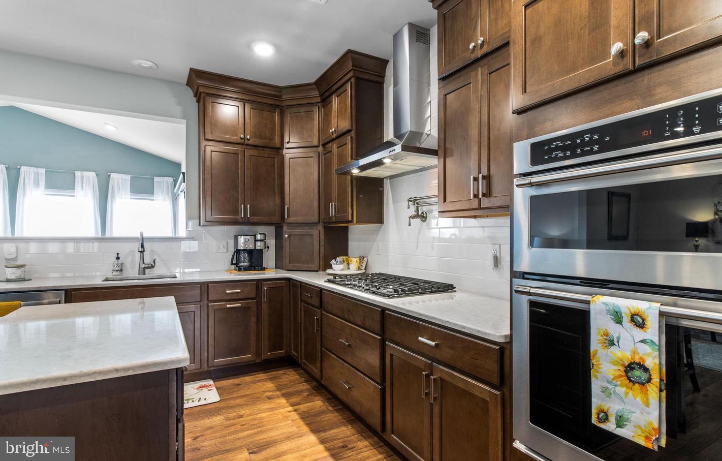 LINCOLN WOODS - Residential