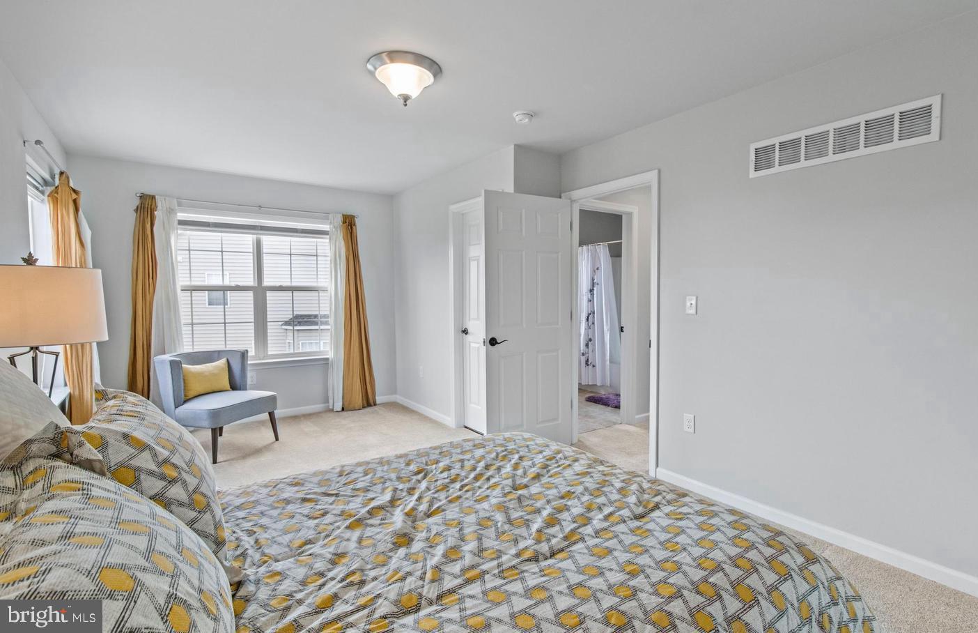 LINCOLN WOODS - Residential