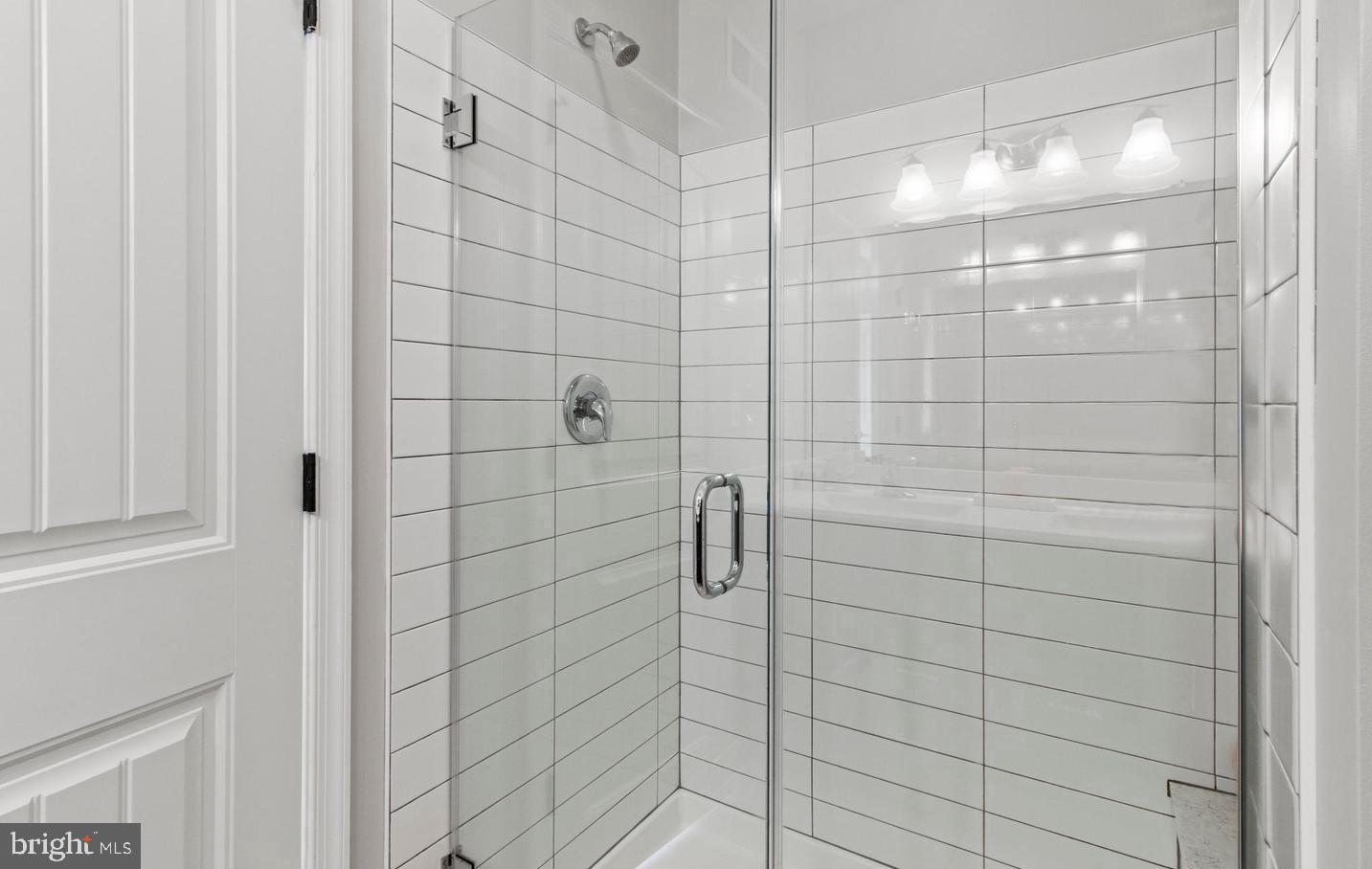 LINCOLN WOODS - Residential