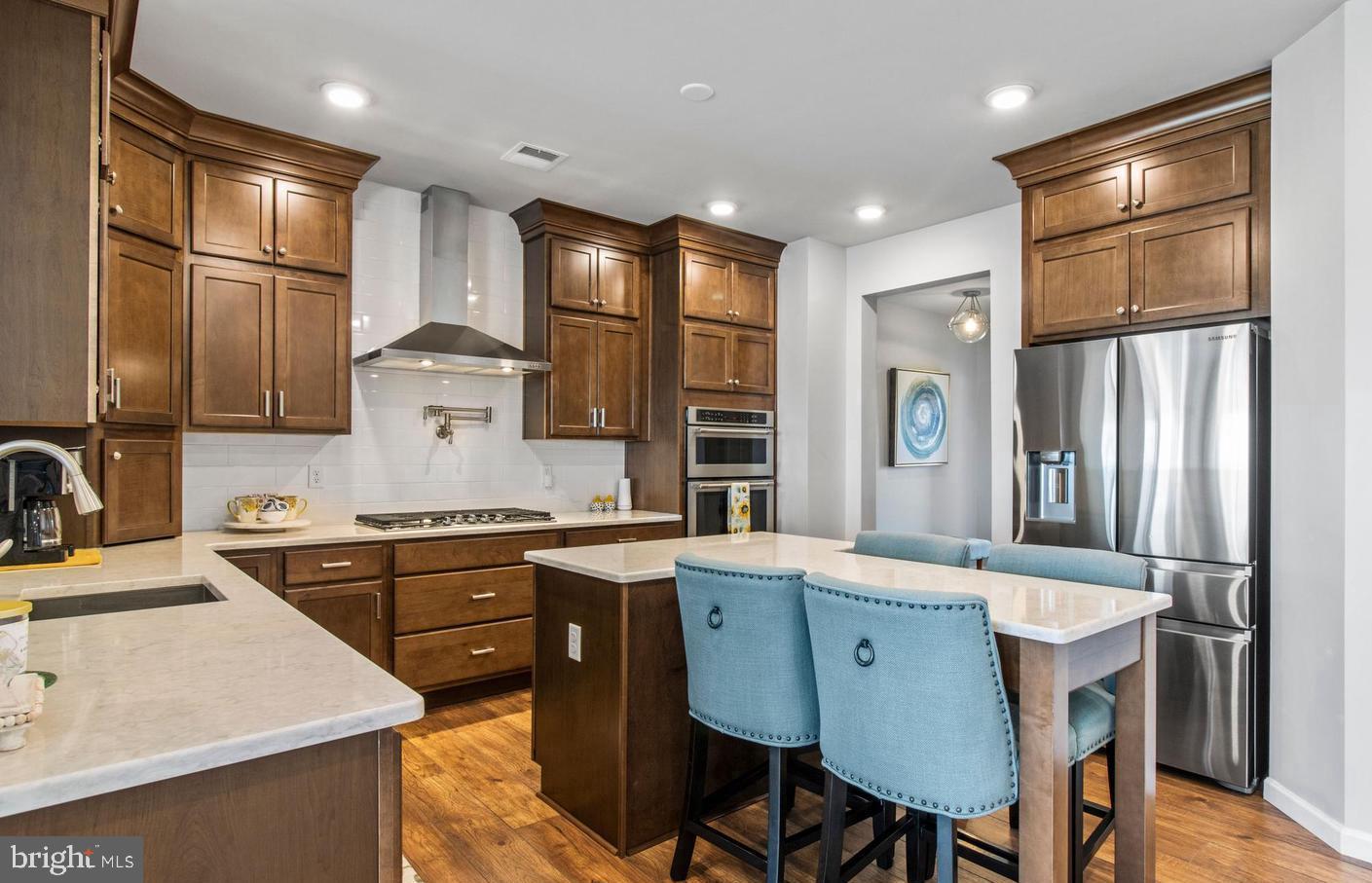 LINCOLN WOODS - Residential