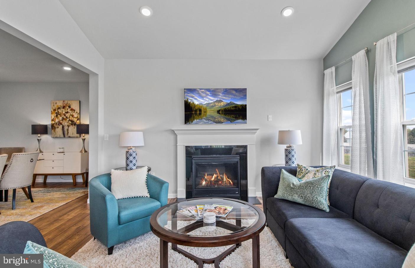 LINCOLN WOODS - Residential