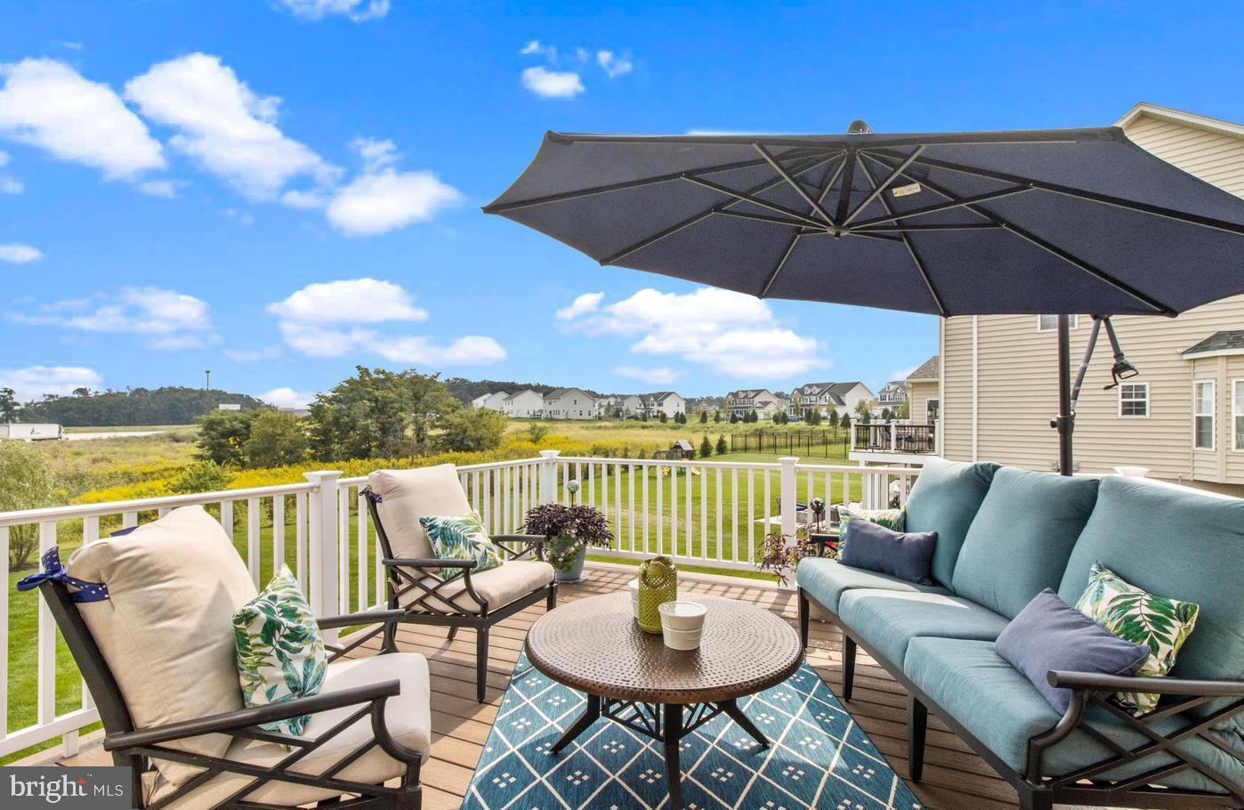 LINCOLN WOODS - Residential