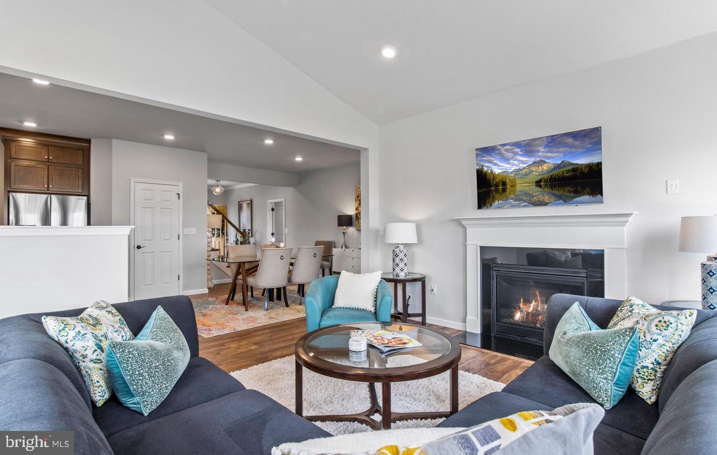 LINCOLN WOODS - Residential