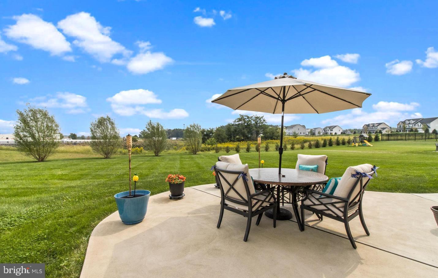 LINCOLN WOODS - Residential