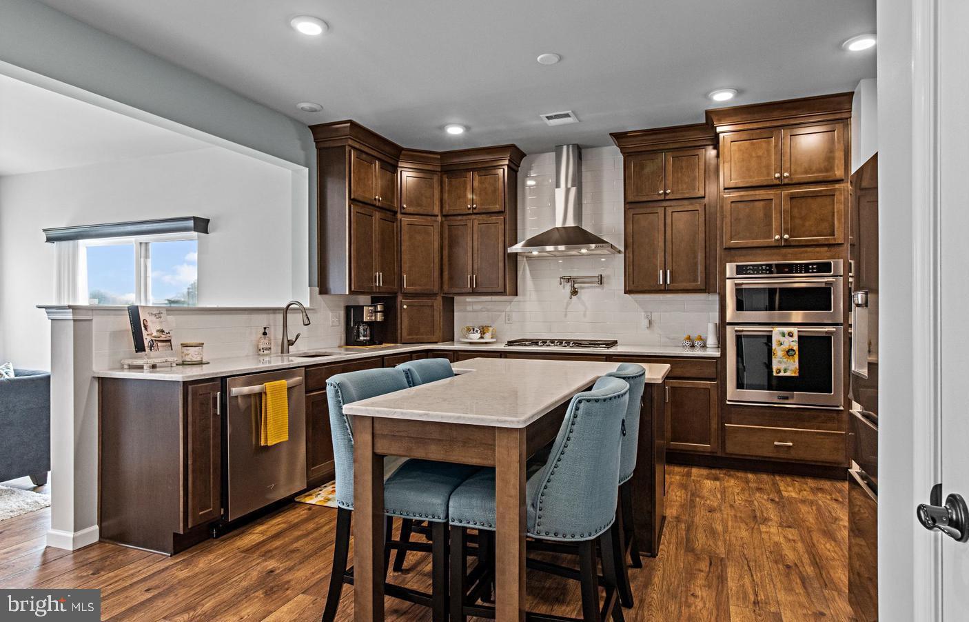 LINCOLN WOODS - Residential