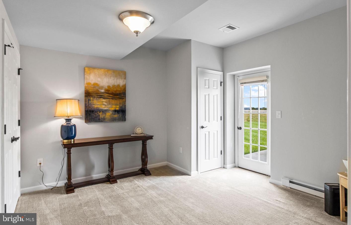 LINCOLN WOODS - Residential