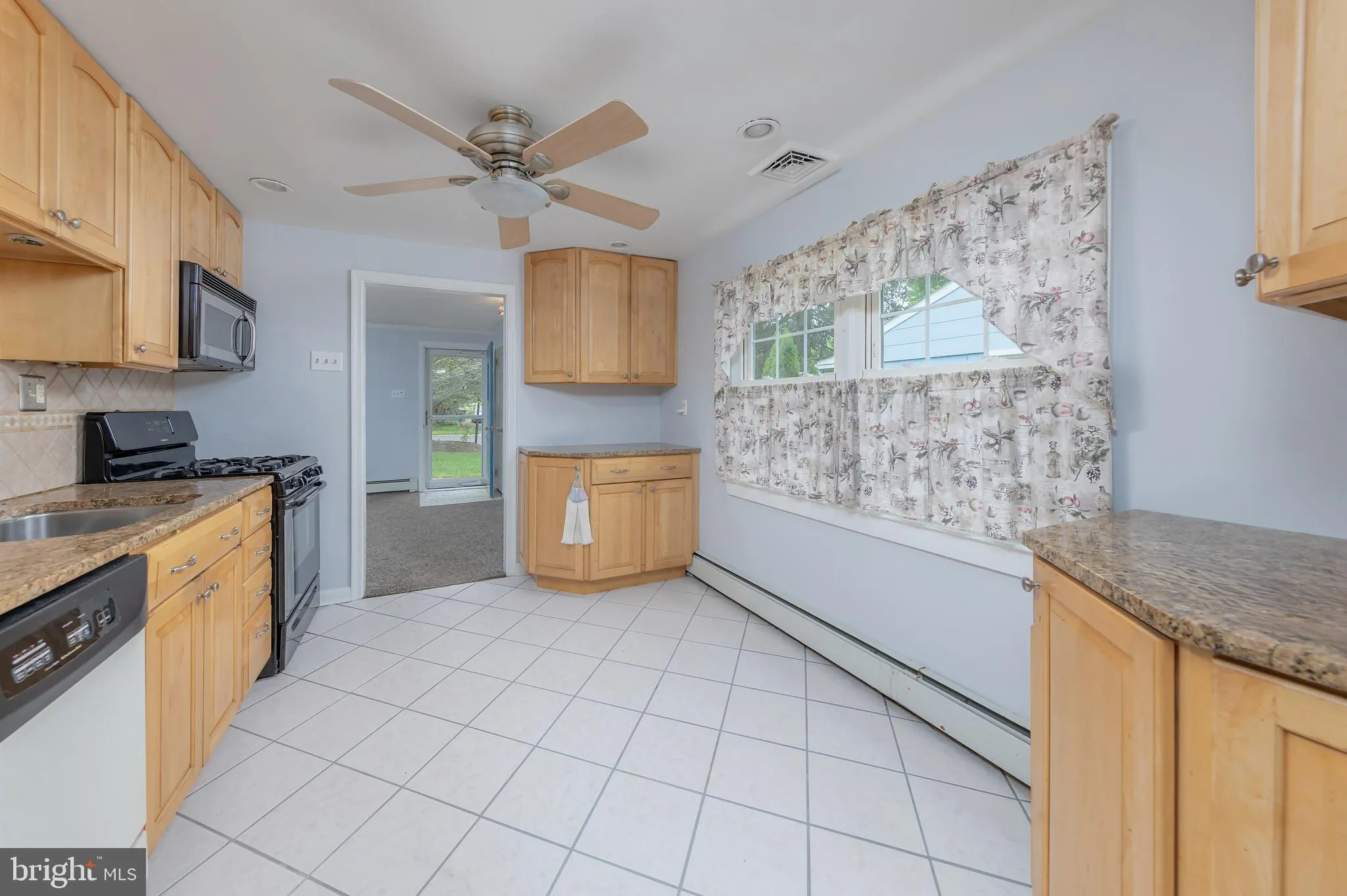 Abington, Pennsylvania 19001, United States, 3 Bedrooms Bedrooms, ,2 BathroomsBathrooms,Residential,Pending,124812