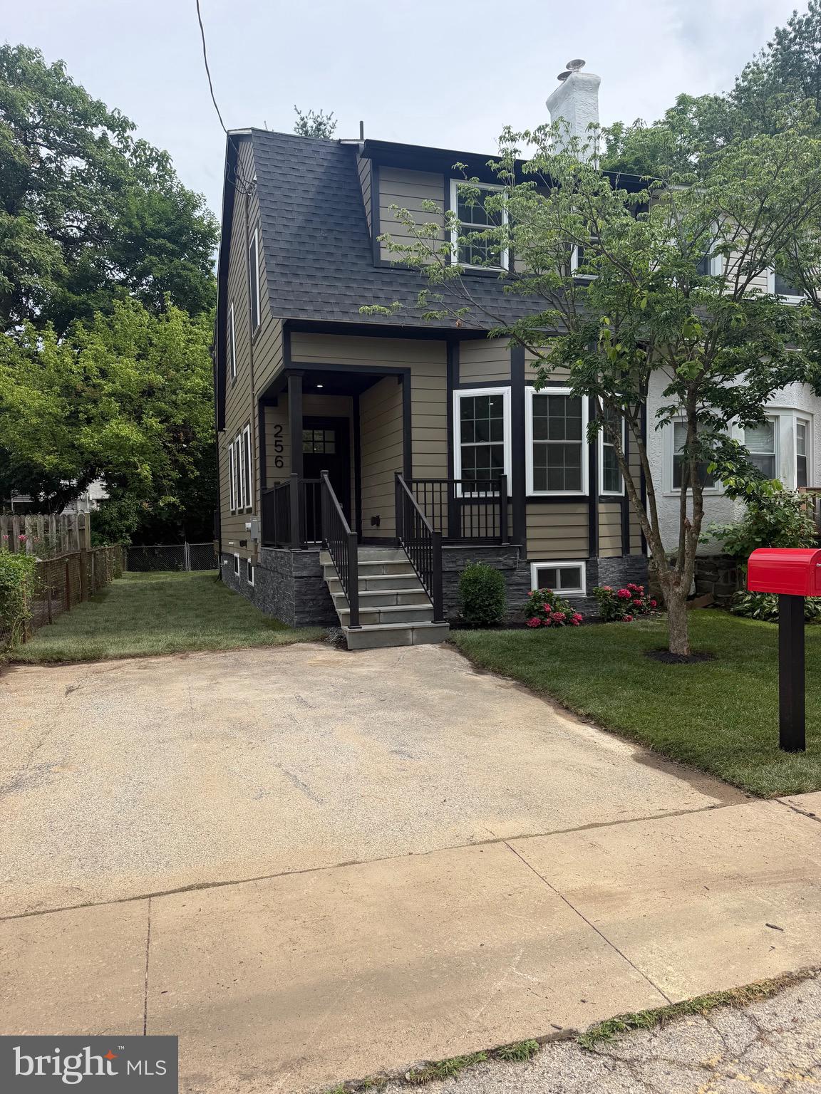 256 WILLOW AVENUE