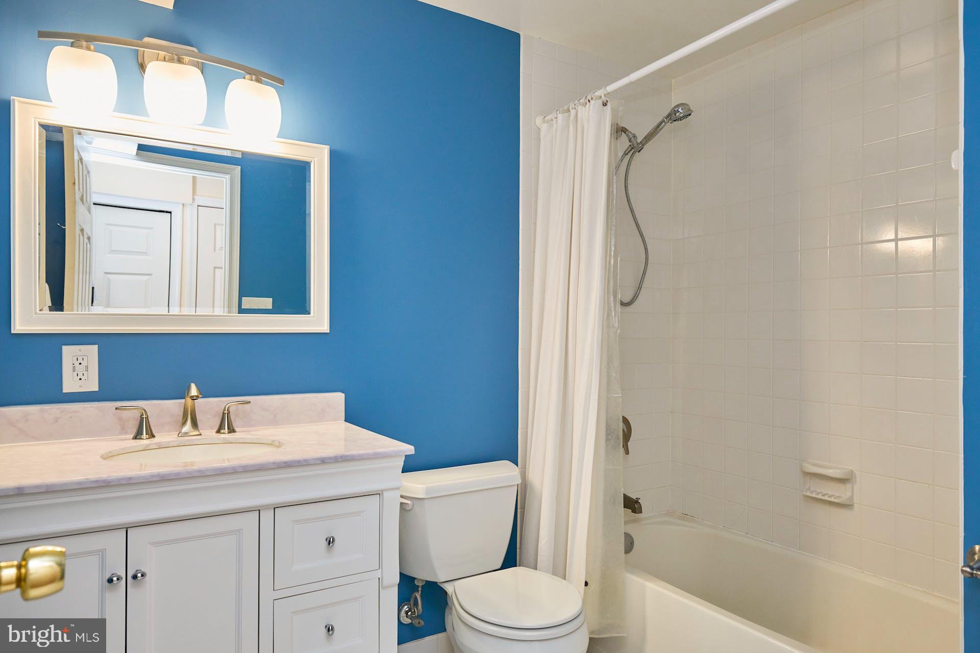 LONDON TOWN WEST - Residential