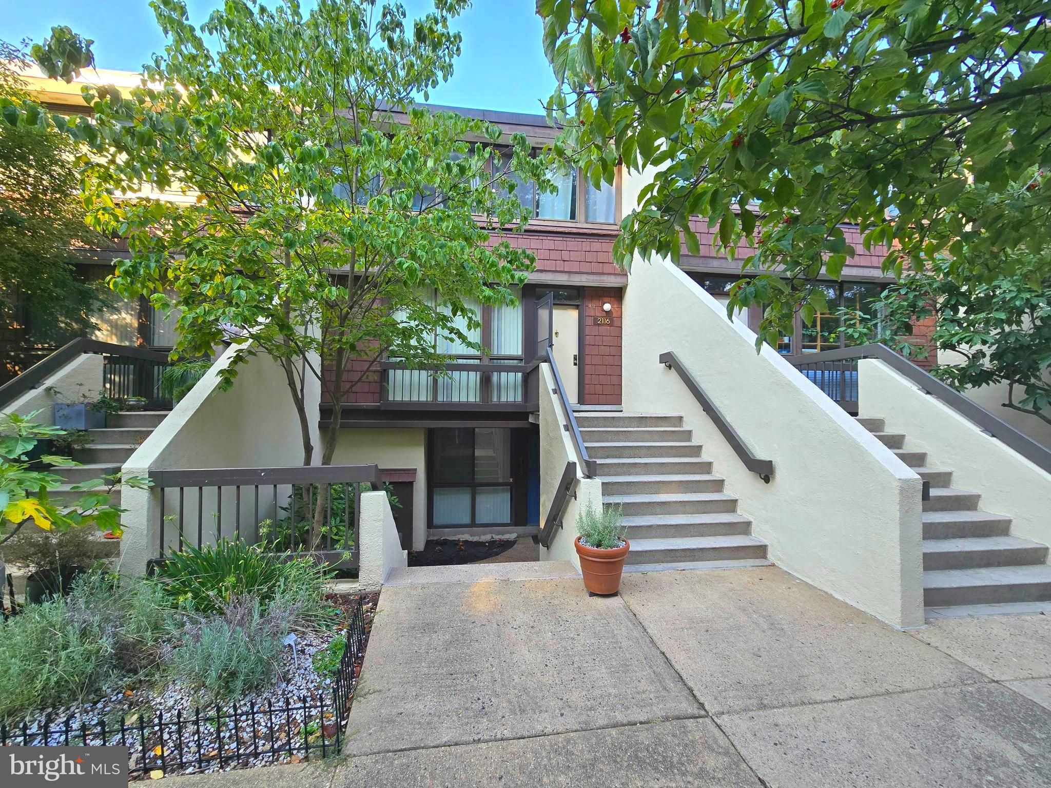 2118 S QUINCY STREET