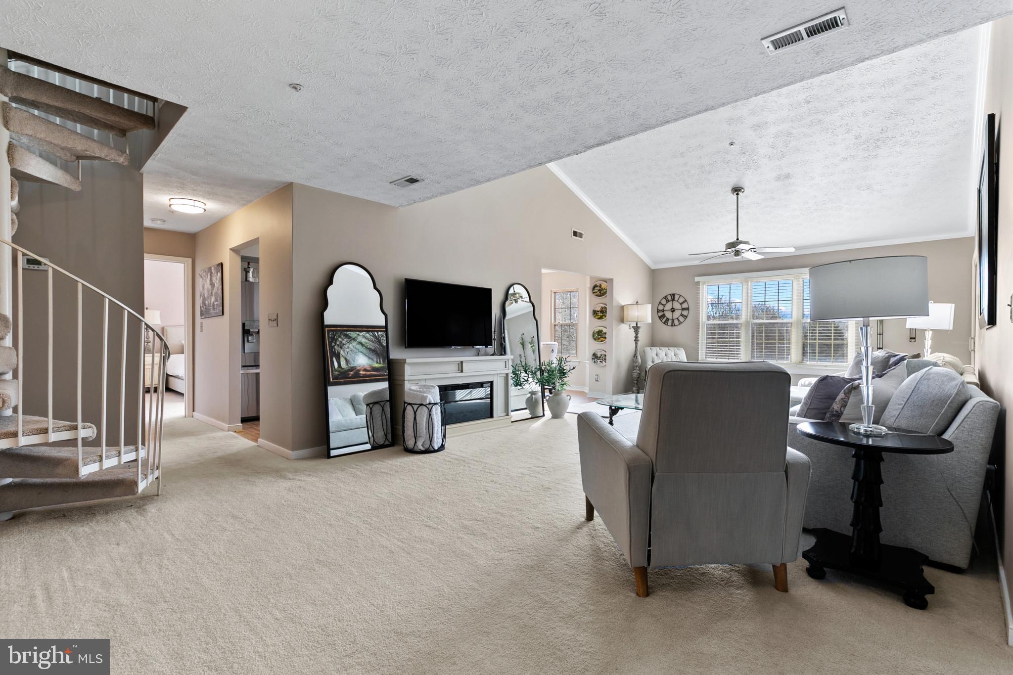 THE COURTYARDS AT POND - Residential