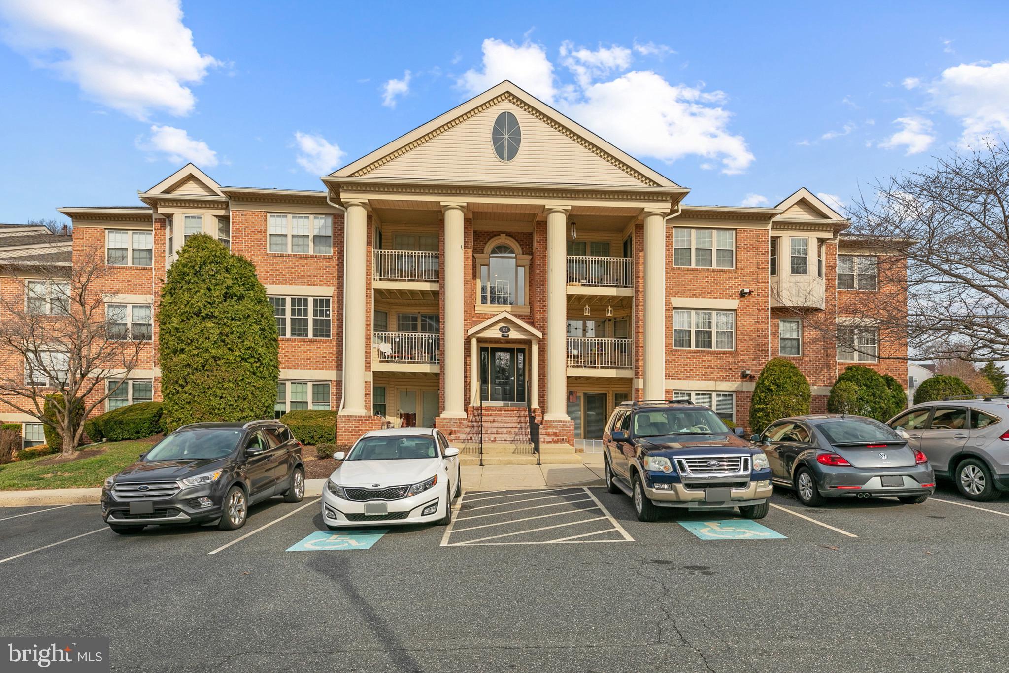 THE COURTYARDS AT POND - Residential