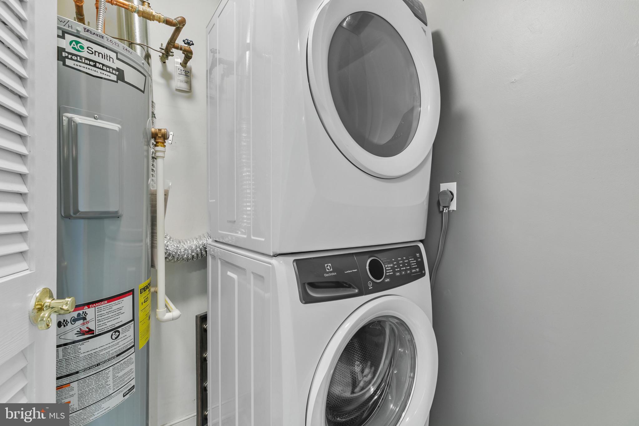 THE COURTYARDS AT POND - Residential