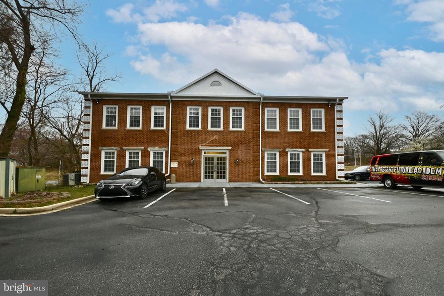 Location, Location, Location. Bring your business here, This wonderful space is ready for a new business. Unit 206 is 1120+/- sq ft. Priced at $1900.00 base rent with 37% of the total utility bill for the top floor. Open concept with one private office, and windows across the back wall. Loads of parking, Loads of parking. Minutes to eateries, National Harbor, and access to the beltway in all directions, 295 and Washington DC. Willison bridge. Rt 210 north and South. Metro bus stop on Fort Washington Rd 2 min. walk to the building.