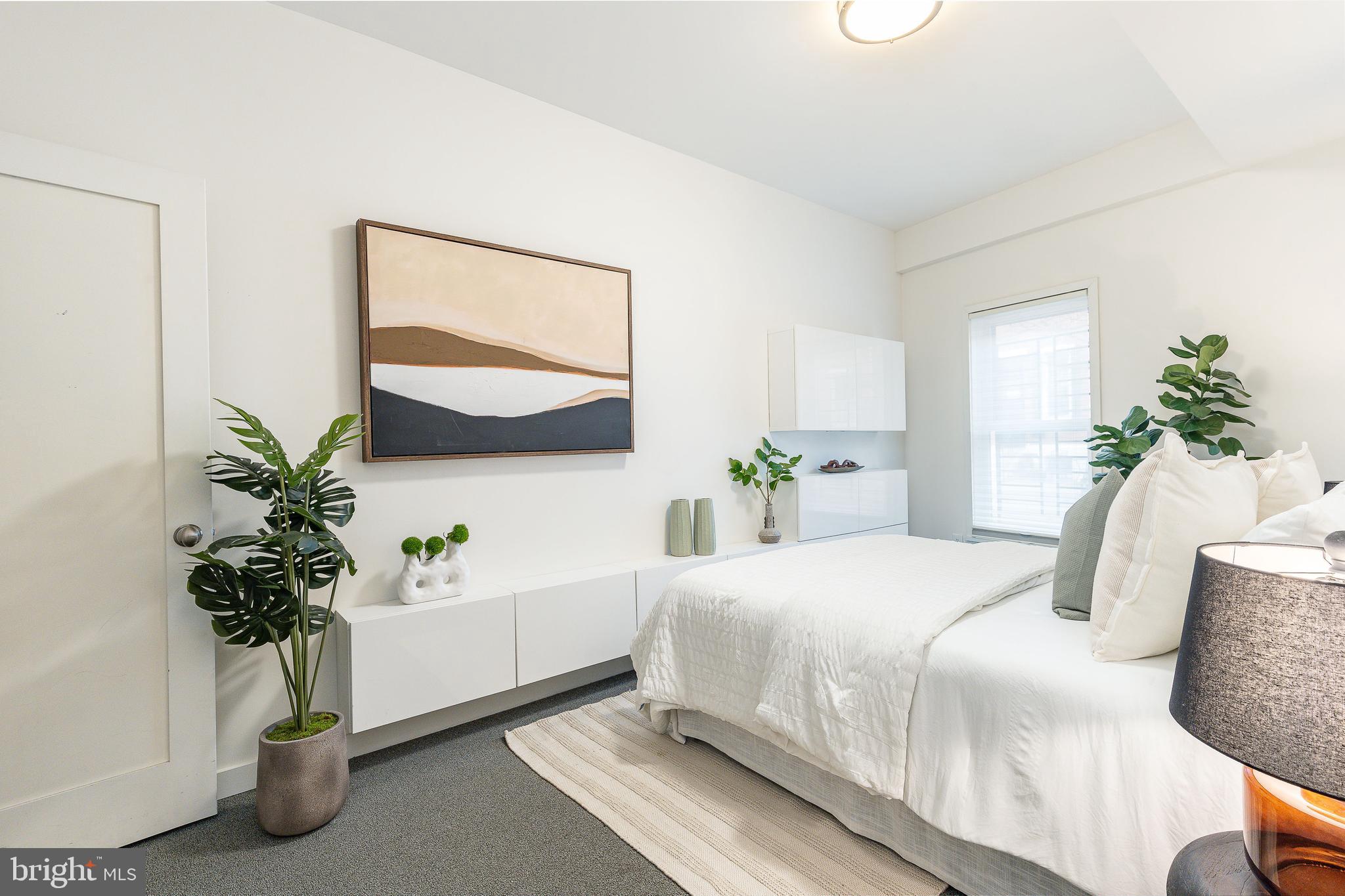 QUEEN VILLAGE - Residential